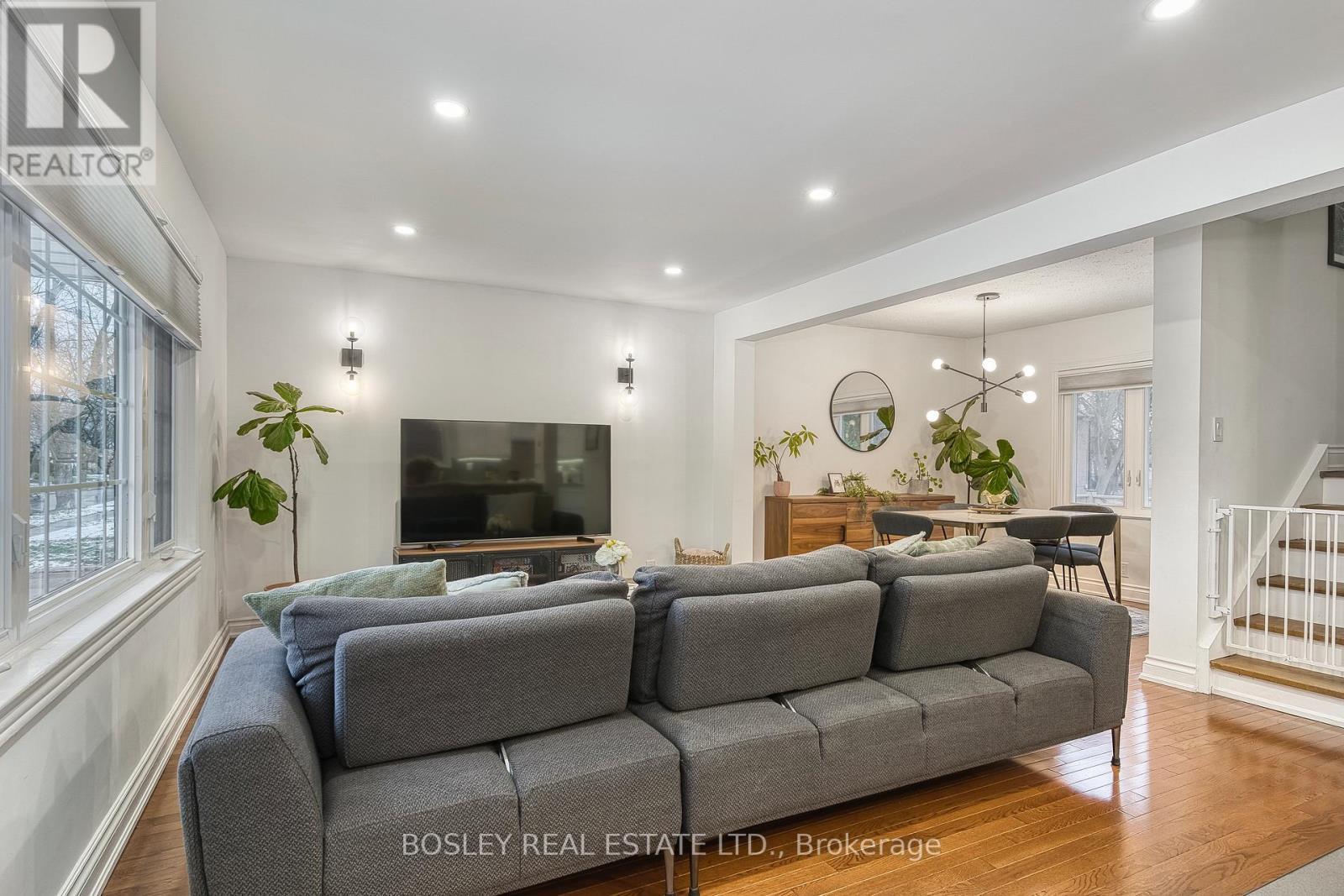 29 Patika Avenue, Toronto, ON - Indoor Photo Showing Living Room