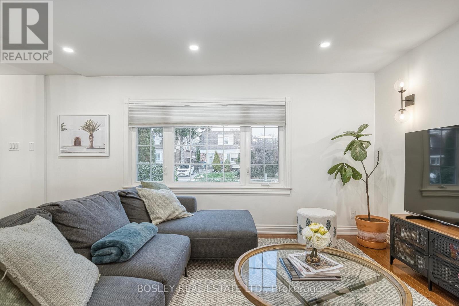 29 Patika Avenue, Toronto, ON - Indoor Photo Showing Living Room