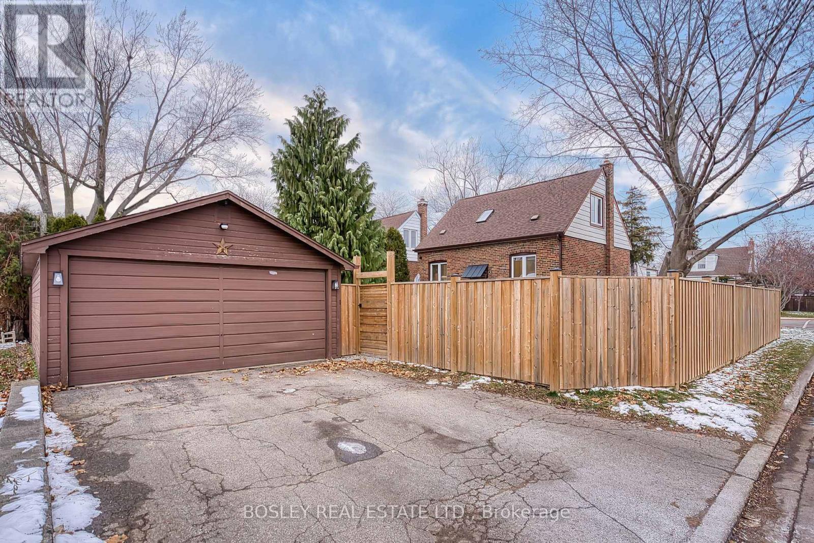double drive & double garage - 29 Patika Avenue, Toronto, ON - Outdoor