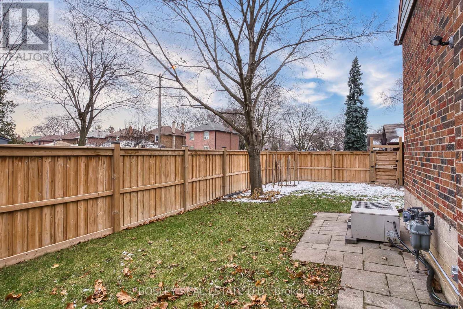 south facing fenced back yard - 29 Patika Avenue, Toronto, ON - Outdoor