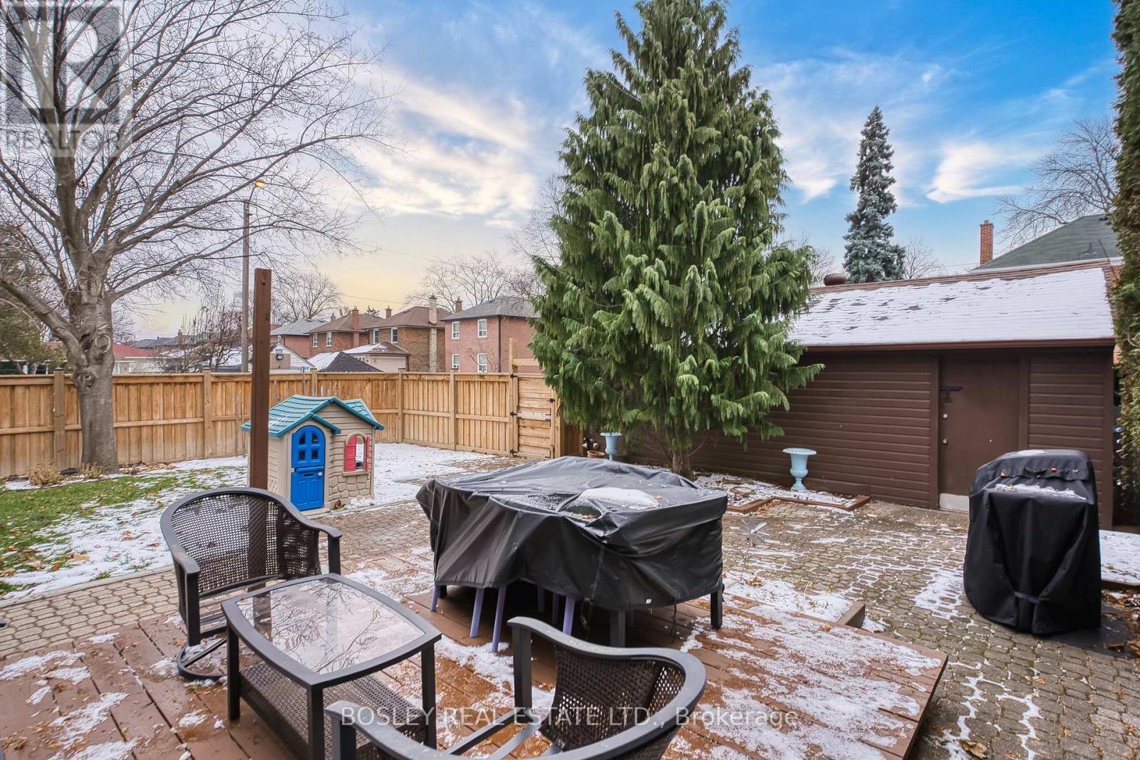 deck and interlocking patio - 29 Patika Avenue, Toronto, ON - Outdoor