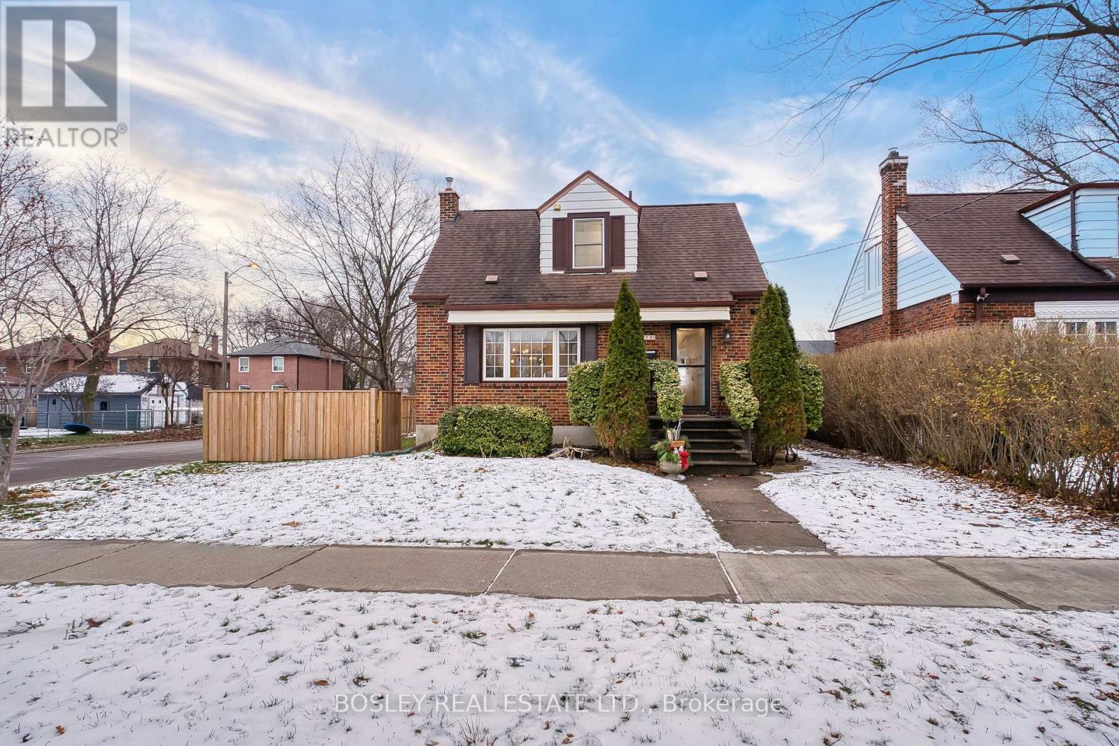 Gorgeous fenced lot - 29 Patika Avenue, Toronto, ON - Outdoor