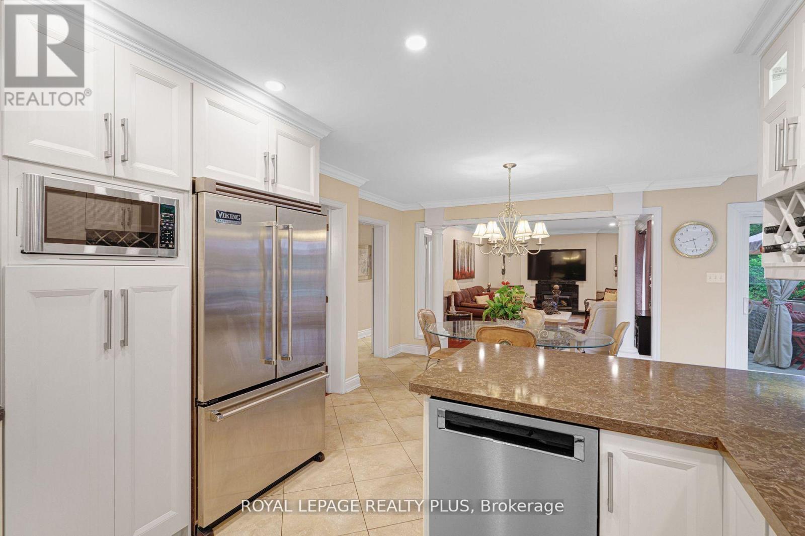 1760 Featherston Court, Mississauga, ON - Indoor Photo Showing Kitchen