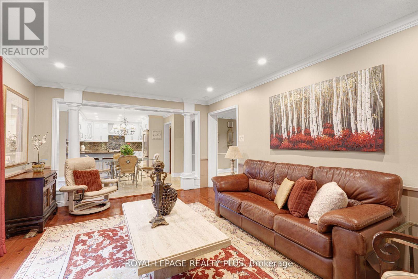 1760 Featherston Court, Mississauga, ON - Indoor Photo Showing Living Room