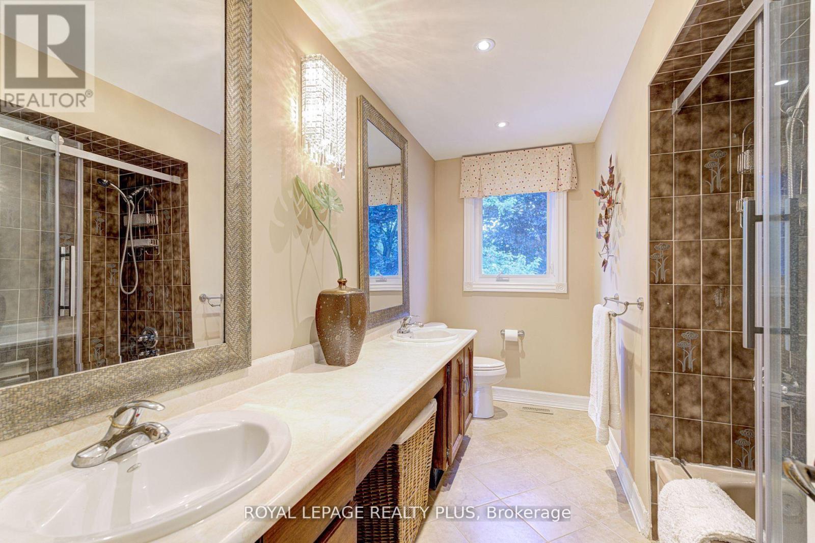 1760 Featherston Court, Mississauga, ON - Indoor Photo Showing Bathroom