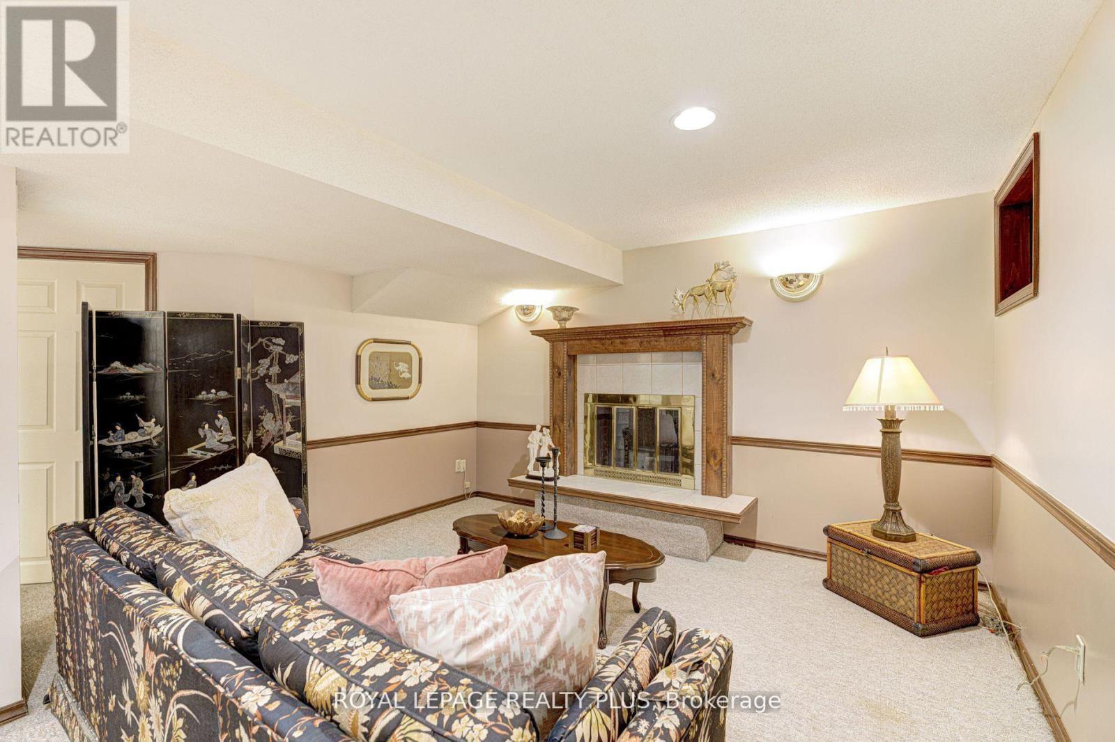 1760 Featherston Court, Mississauga, ON - Indoor With Fireplace