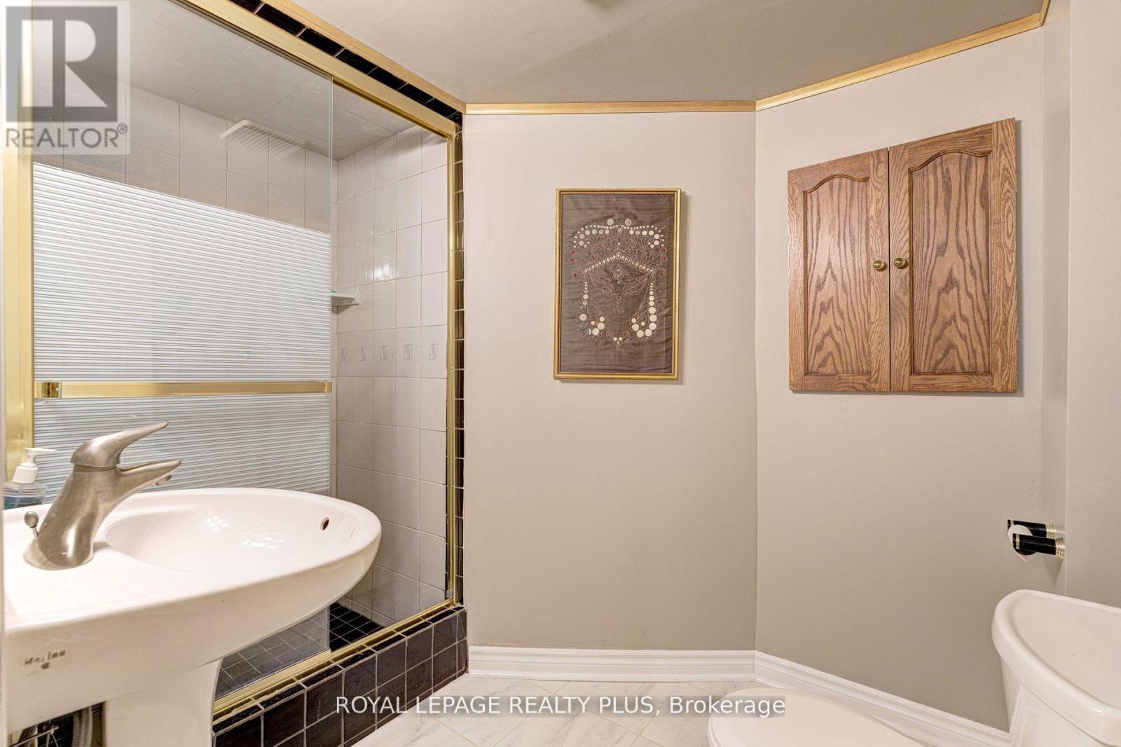 1760 Featherston Court, Mississauga, ON - Indoor Photo Showing Bathroom