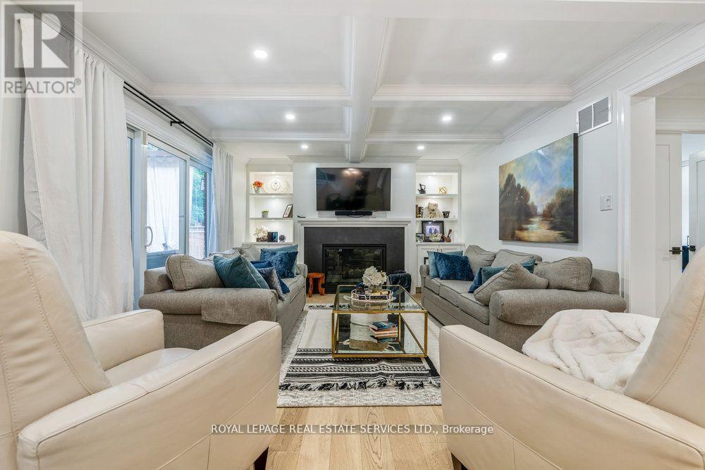 2498 Robin Drive, Mississauga, ON - Indoor Photo Showing Living Room With Fireplace