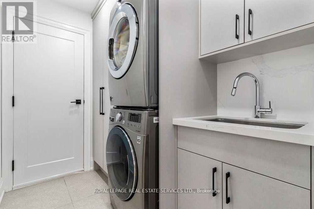 2498 Robin Drive, Mississauga, ON - Indoor Photo Showing Laundry Room