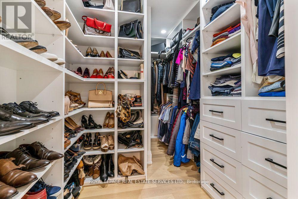 2498 Robin Drive, Mississauga, ON - Indoor With Storage