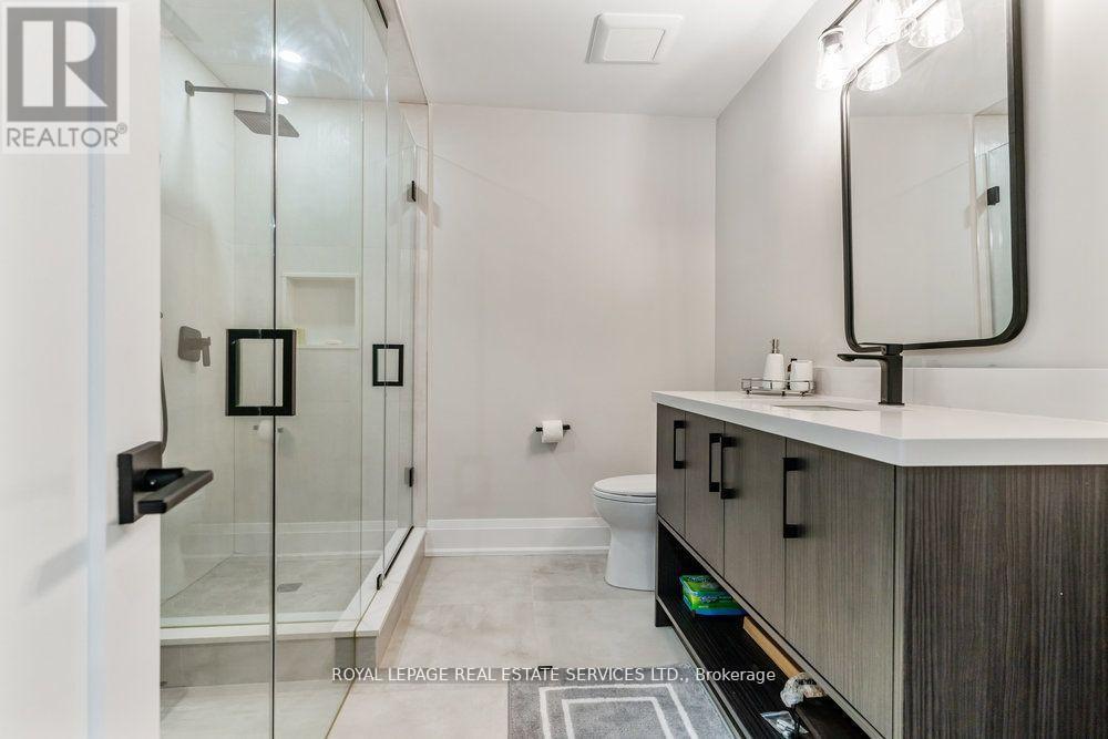 2498 Robin Drive, Mississauga, ON - Indoor Photo Showing Bathroom