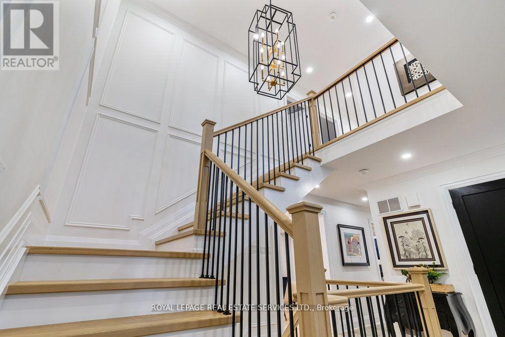 2498 Robin Drive, Mississauga, ON - Indoor Photo Showing Other Room