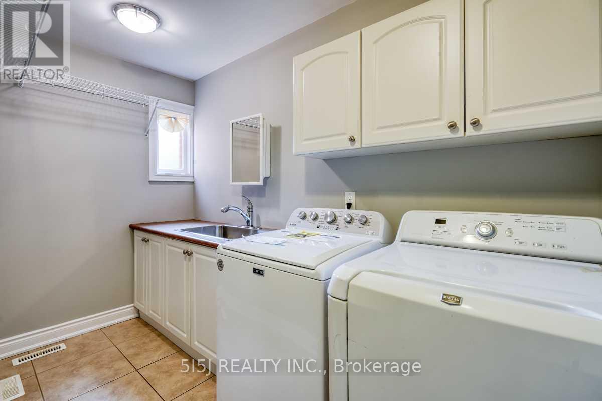 4679 Owl Circle, Mississauga, ON - Indoor Photo Showing Laundry Room