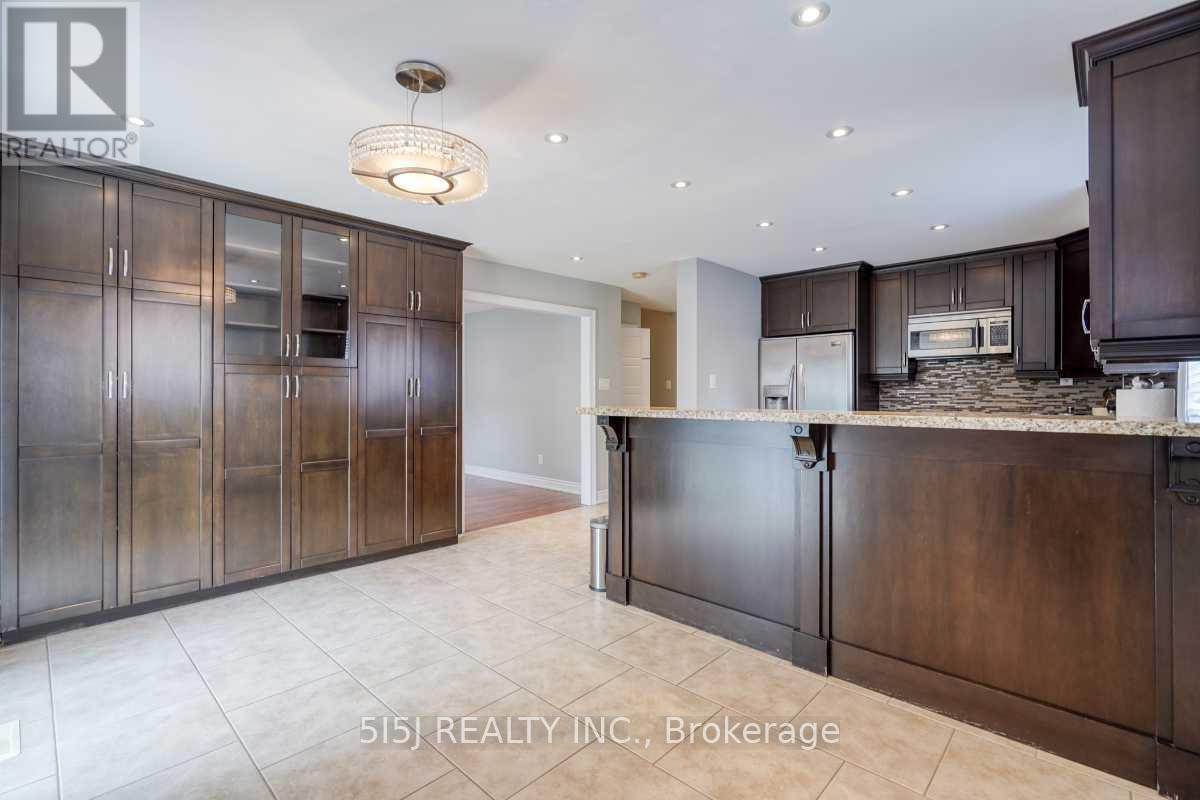 4679 Owl Circle, Mississauga, ON - Indoor Photo Showing Kitchen