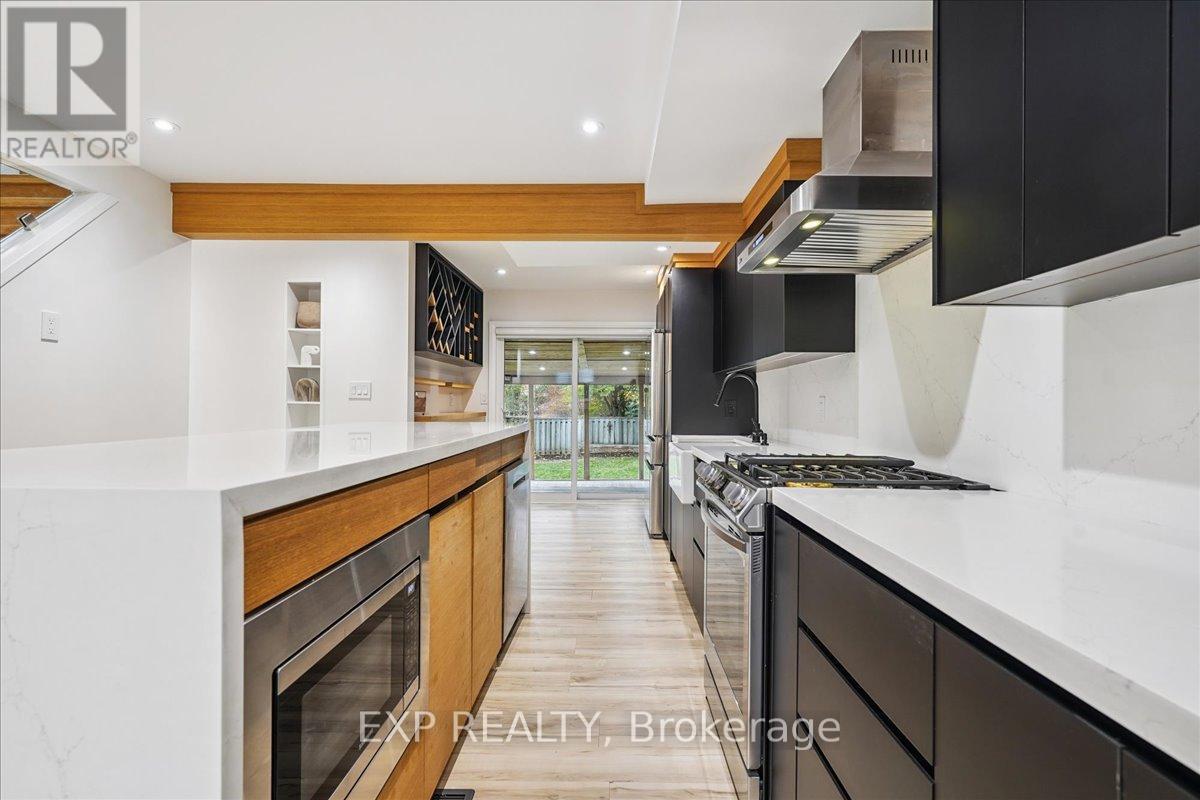10 Harold Street, Brampton, ON - Indoor Photo Showing Kitchen