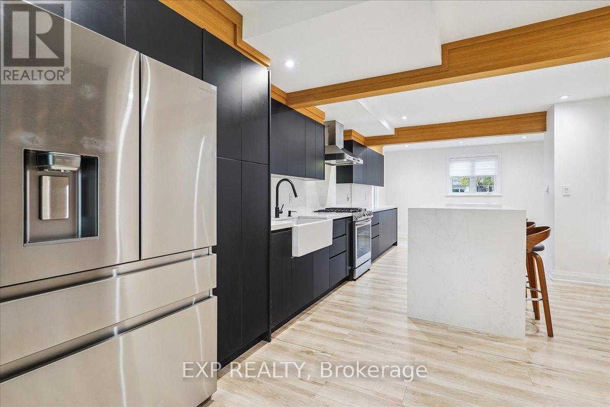 10 Harold Street, Brampton, ON - Indoor Photo Showing Kitchen
