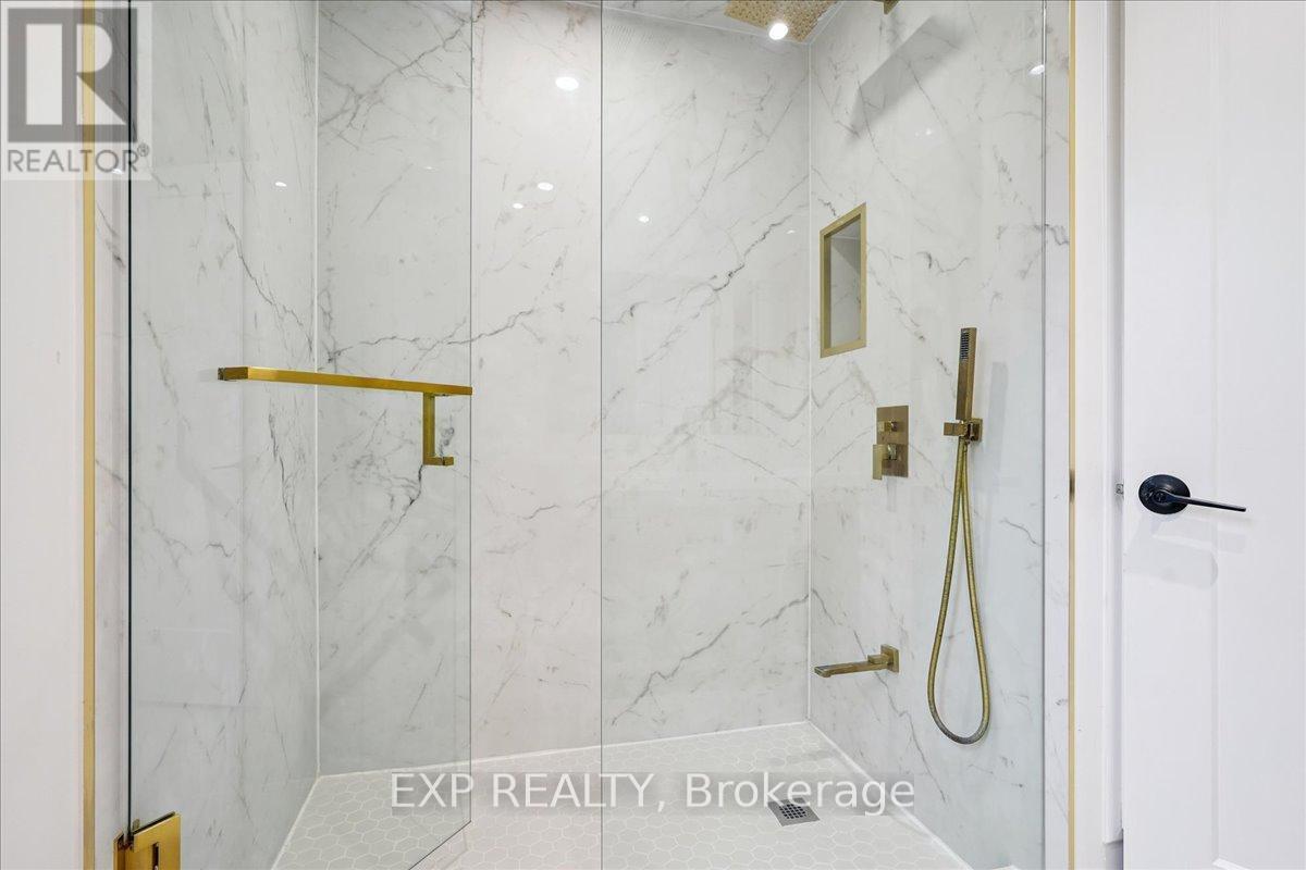 10 Harold Street, Brampton, ON - Indoor Photo Showing Bathroom