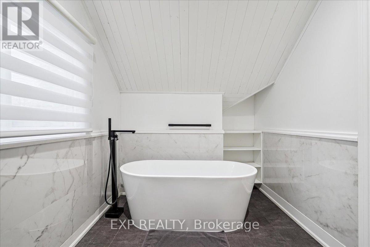 10 Harold Street, Brampton, ON - Indoor Photo Showing Other Room