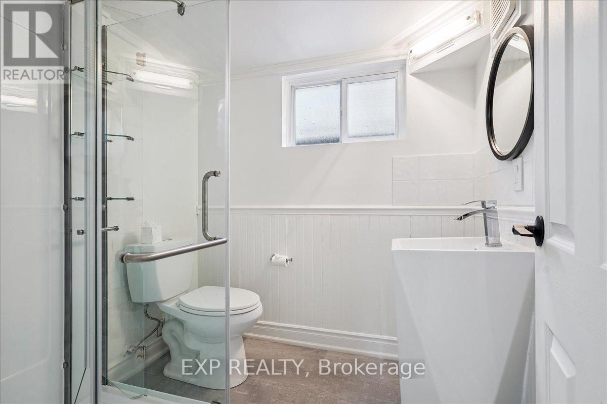 10 Harold Street, Brampton, ON - Indoor Photo Showing Bathroom