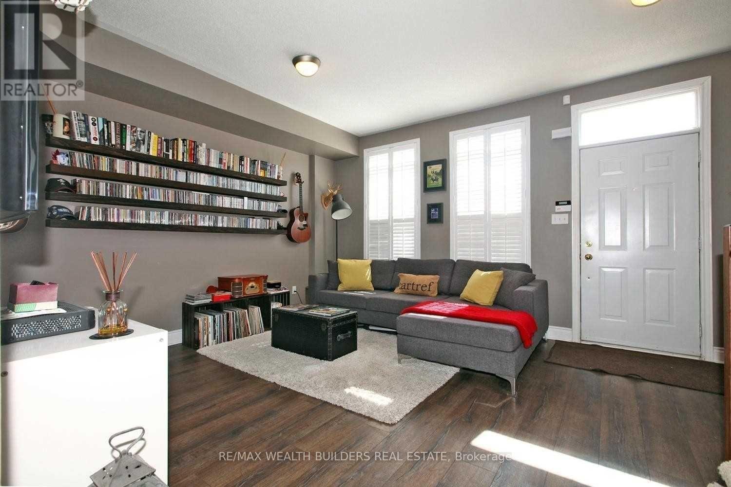 8 - 3000 Lake Shore Blvd West Boulevard, Toronto, ON - Indoor