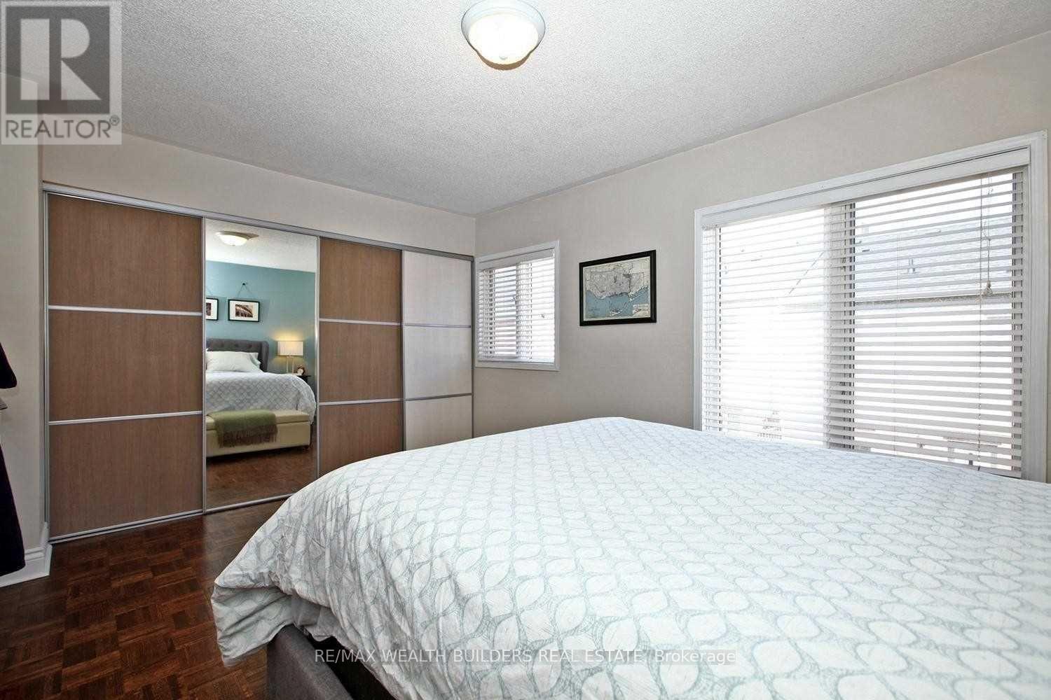 8 - 3000 Lake Shore Blvd West Boulevard, Toronto, ON - Indoor Photo Showing Bedroom