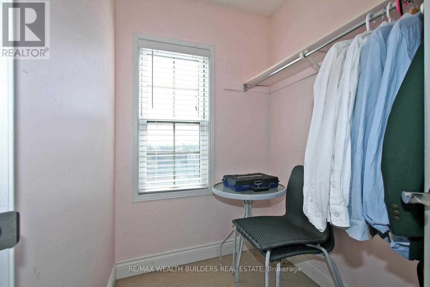 8 - 3000 Lake Shore Blvd West Boulevard, Toronto, ON - Indoor With Storage