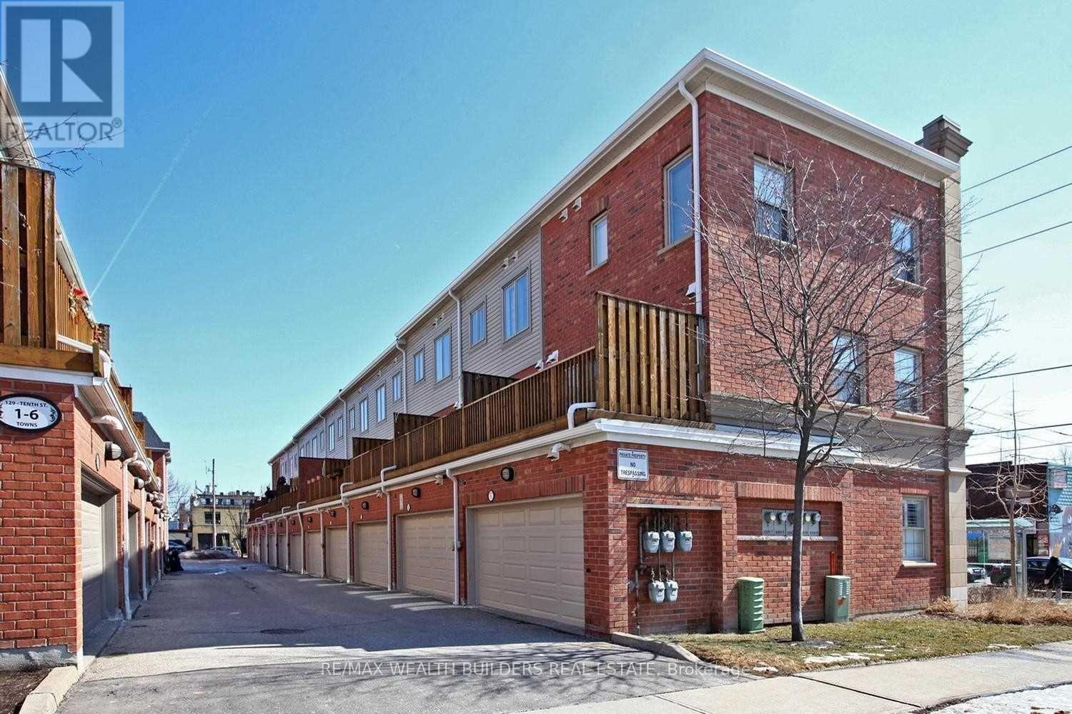 8 - 3000 Lake Shore Blvd West Boulevard, Toronto, ON - Outdoor With Exterior