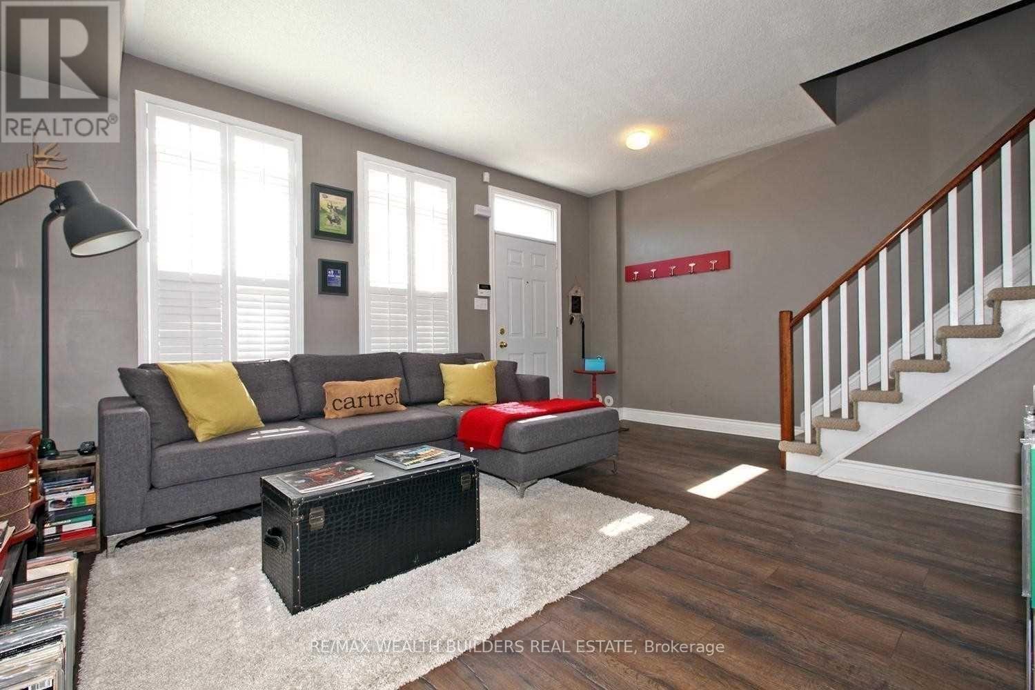 8 - 3000 Lake Shore Blvd West Boulevard, Toronto, ON - Indoor Photo Showing Living Room