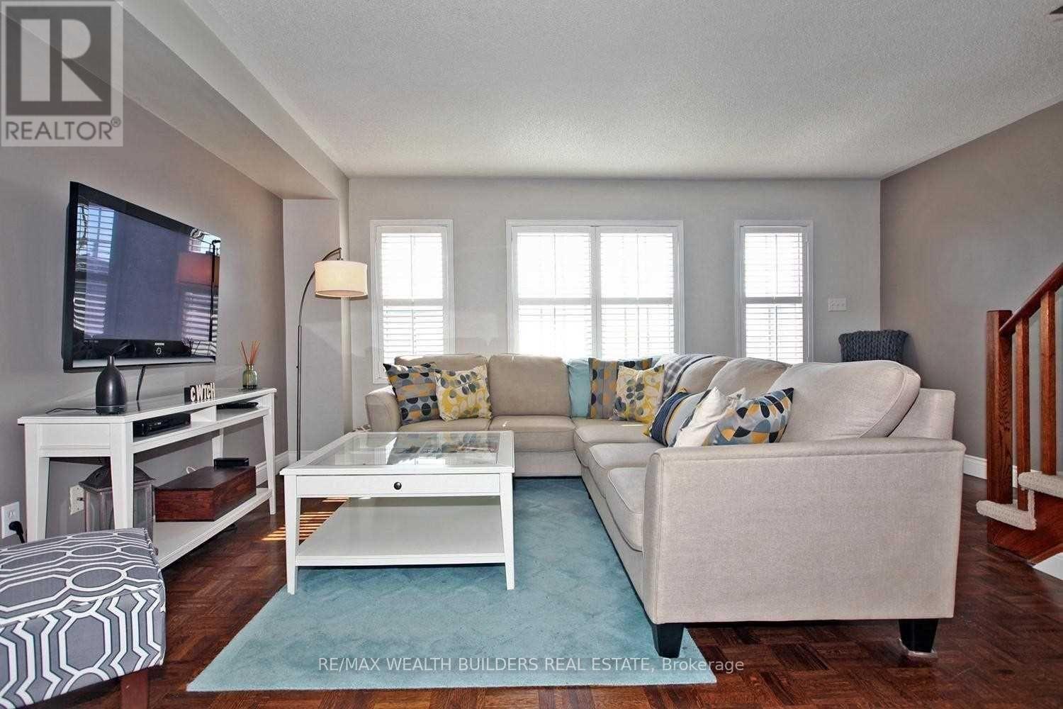 8 - 3000 Lake Shore Blvd West Boulevard, Toronto, ON - Indoor Photo Showing Living Room