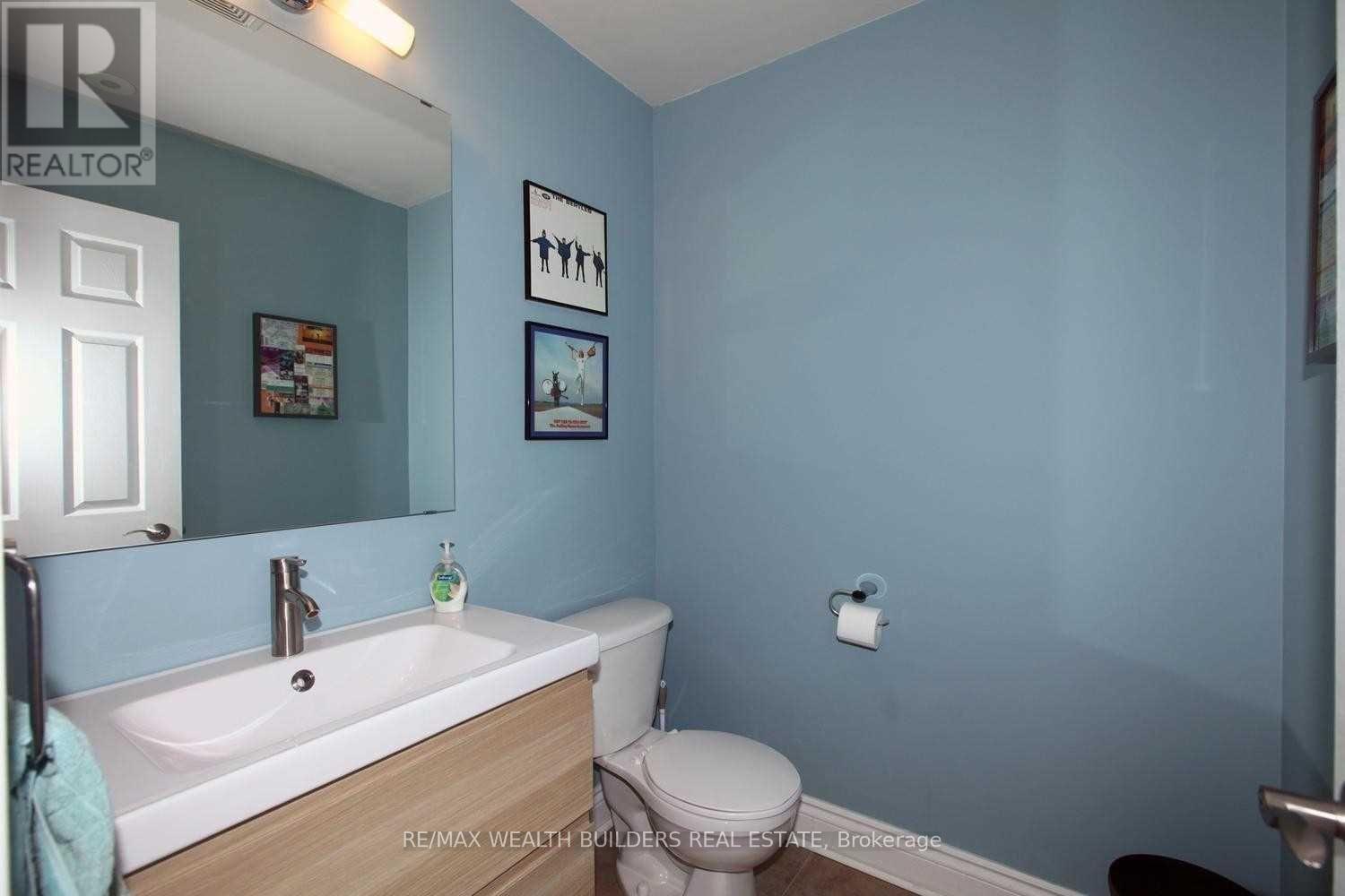 8 - 3000 Lake Shore Blvd West Boulevard, Toronto, ON - Indoor Photo Showing Bathroom