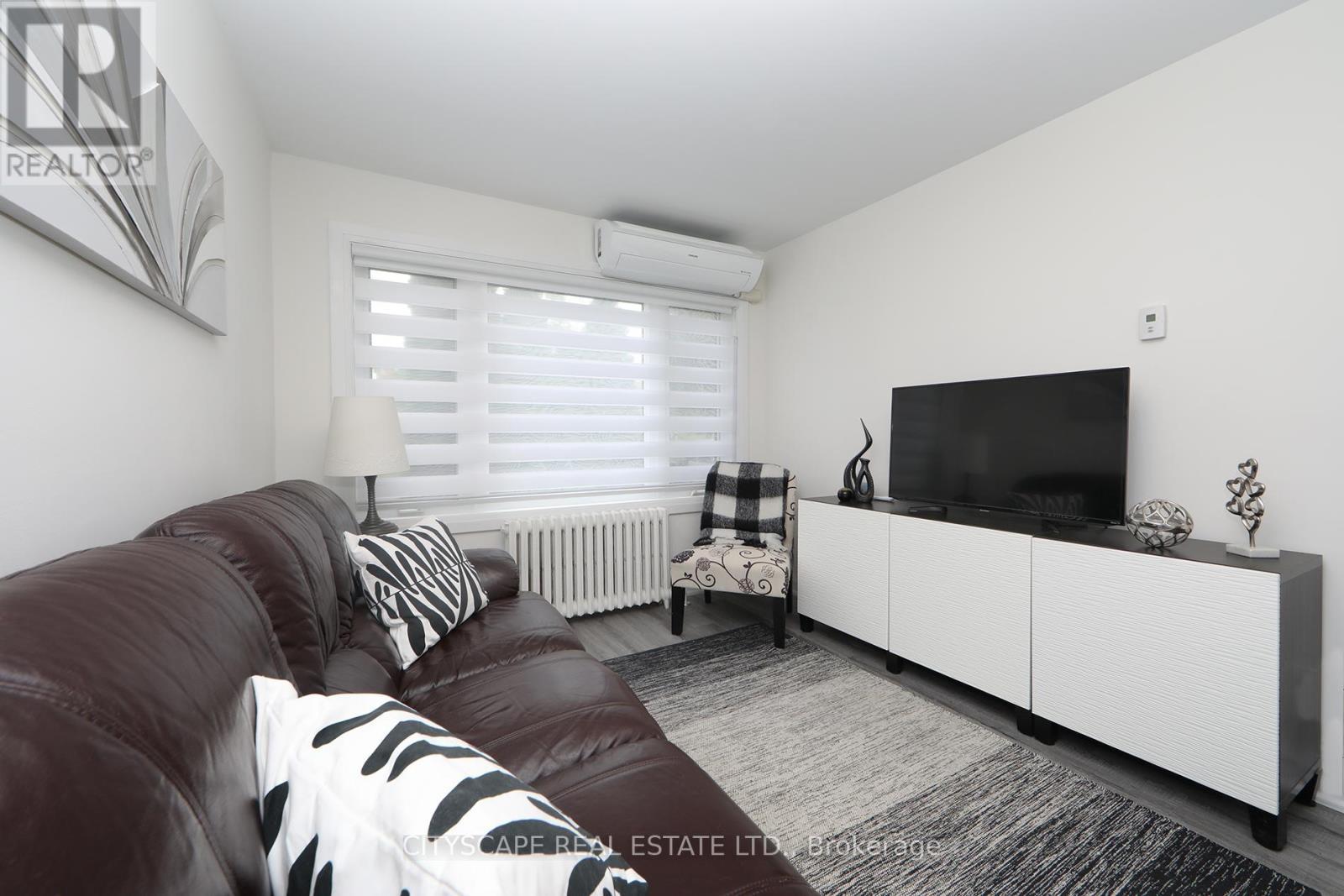 Main - 459 Hopewell Avenue N, Toronto, ON - Indoor Photo Showing Living Room