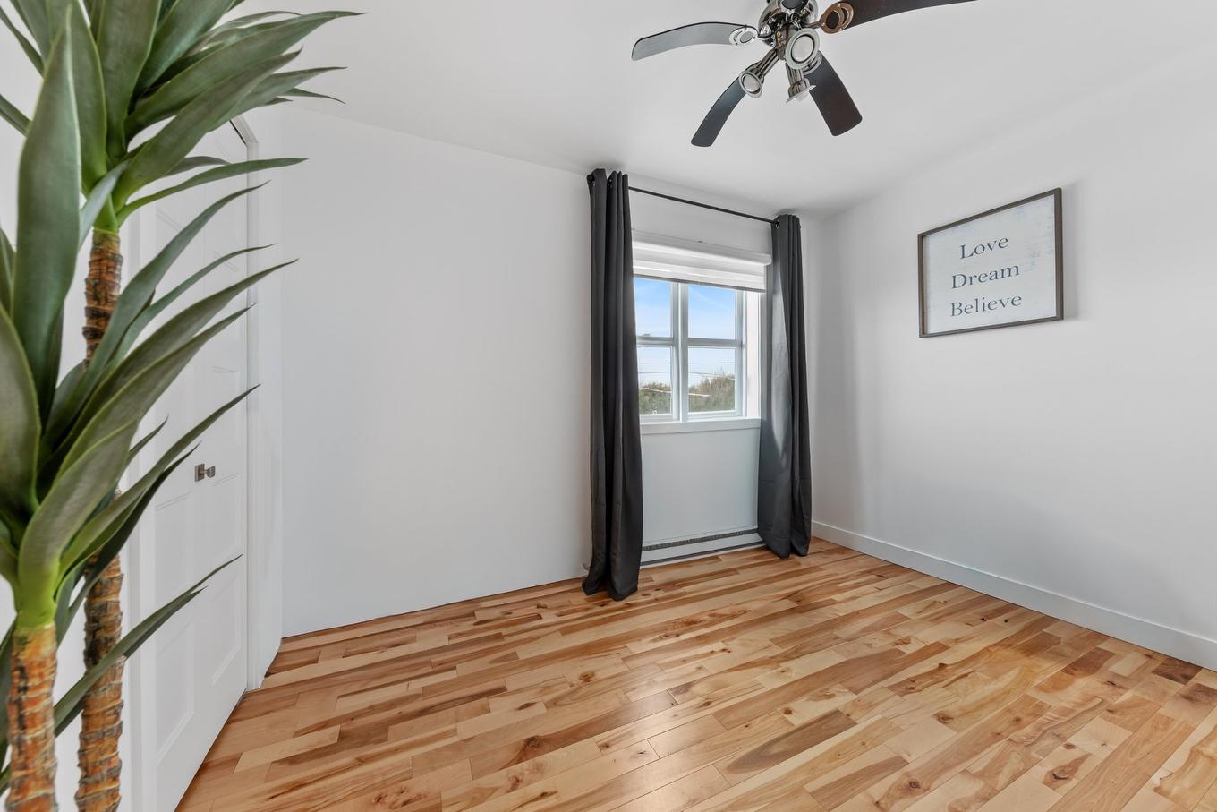 Chambre à coucher - 447 Rue Favreau, Saint-Jean-Sur-Richelieu, QC - Indoor Photo Showing Other Room