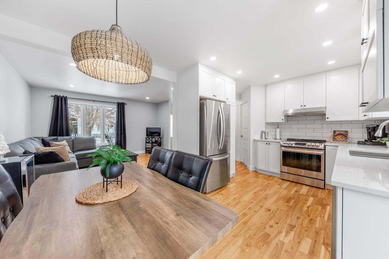 Vue d'ensemble - 447 Rue Favreau, Saint-Jean-Sur-Richelieu, QC - Indoor Photo Showing Dining Room