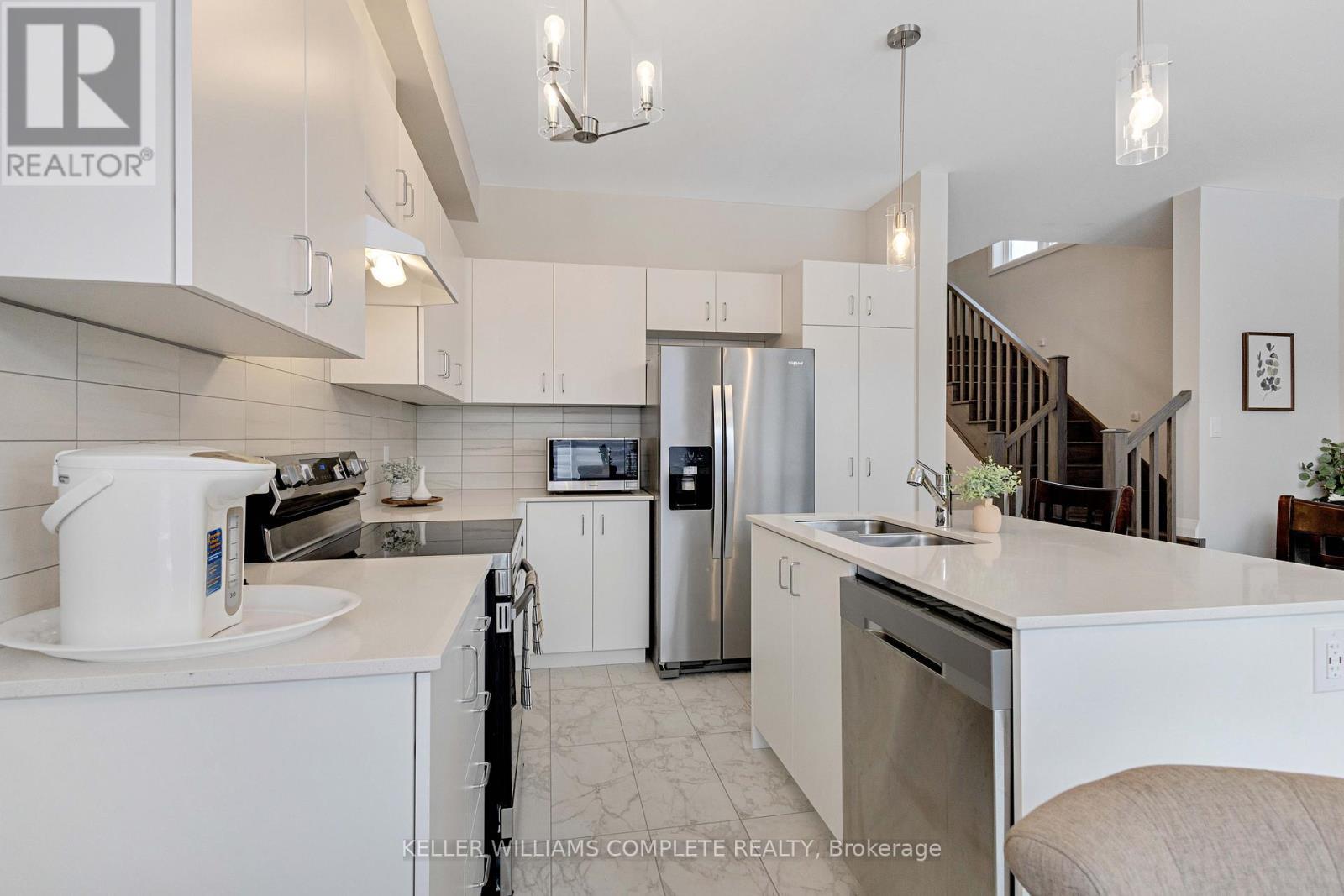 5 Cherry Blossom Heights, Hamilton, ON - Indoor Photo Showing Kitchen With Stainless Steel Kitchen With Double Sink