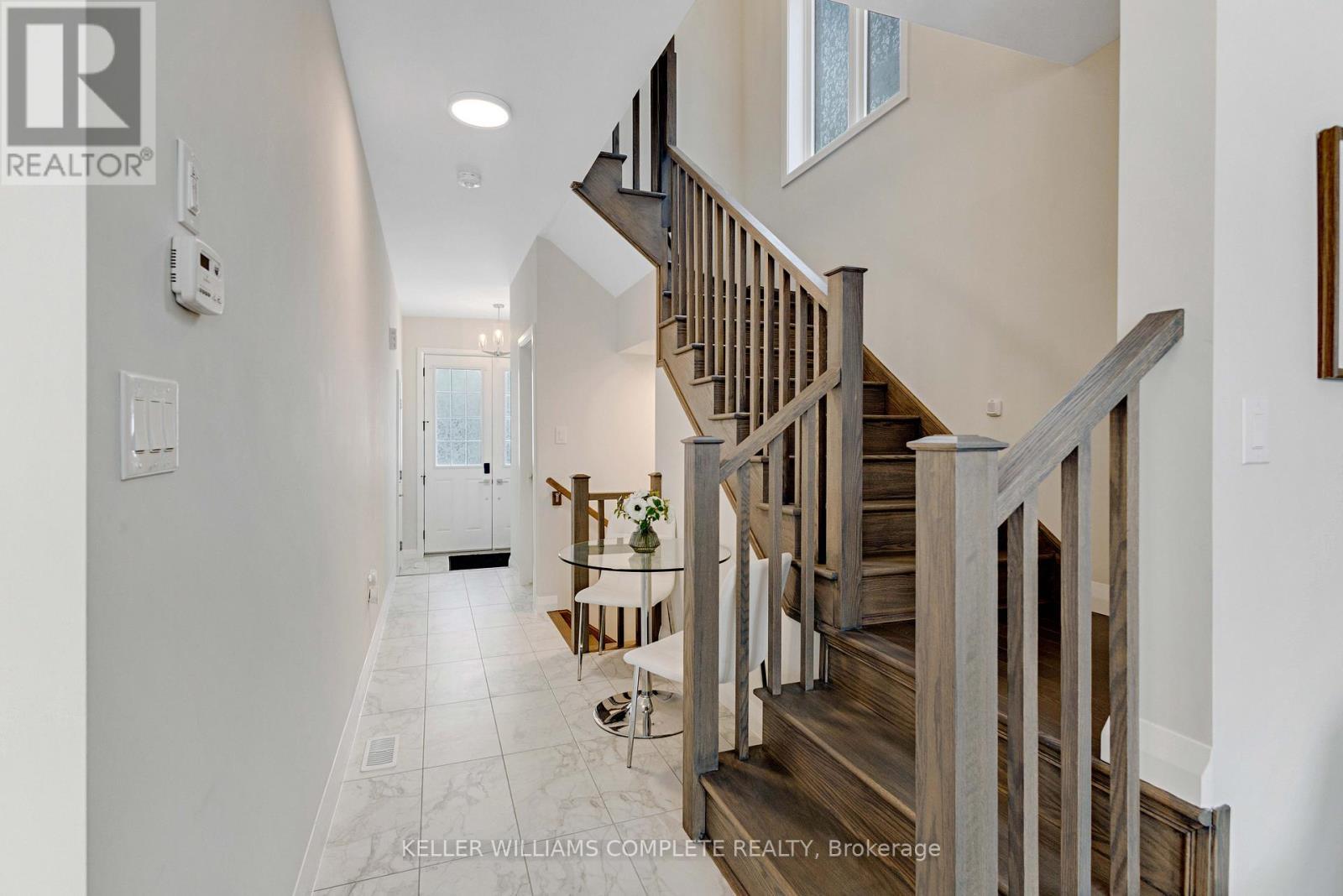 5 Cherry Blossom Heights, Hamilton, ON - Indoor Photo Showing Other Room