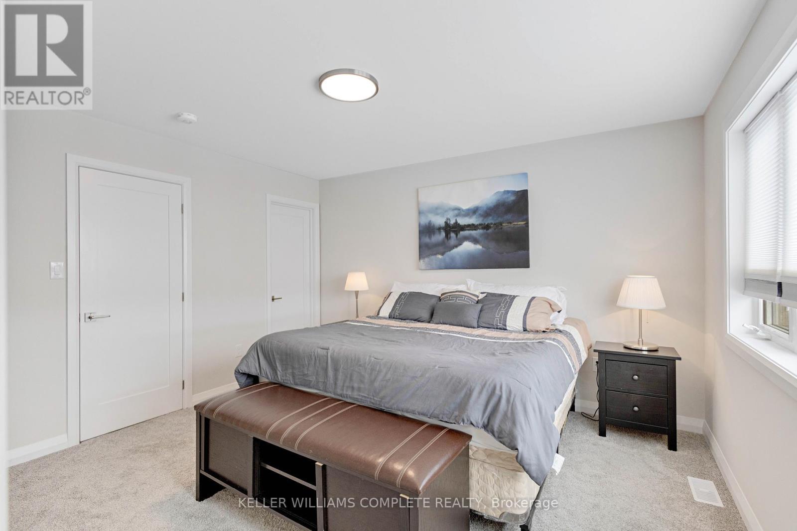 5 Cherry Blossom Heights, Hamilton, ON - Indoor Photo Showing Bedroom