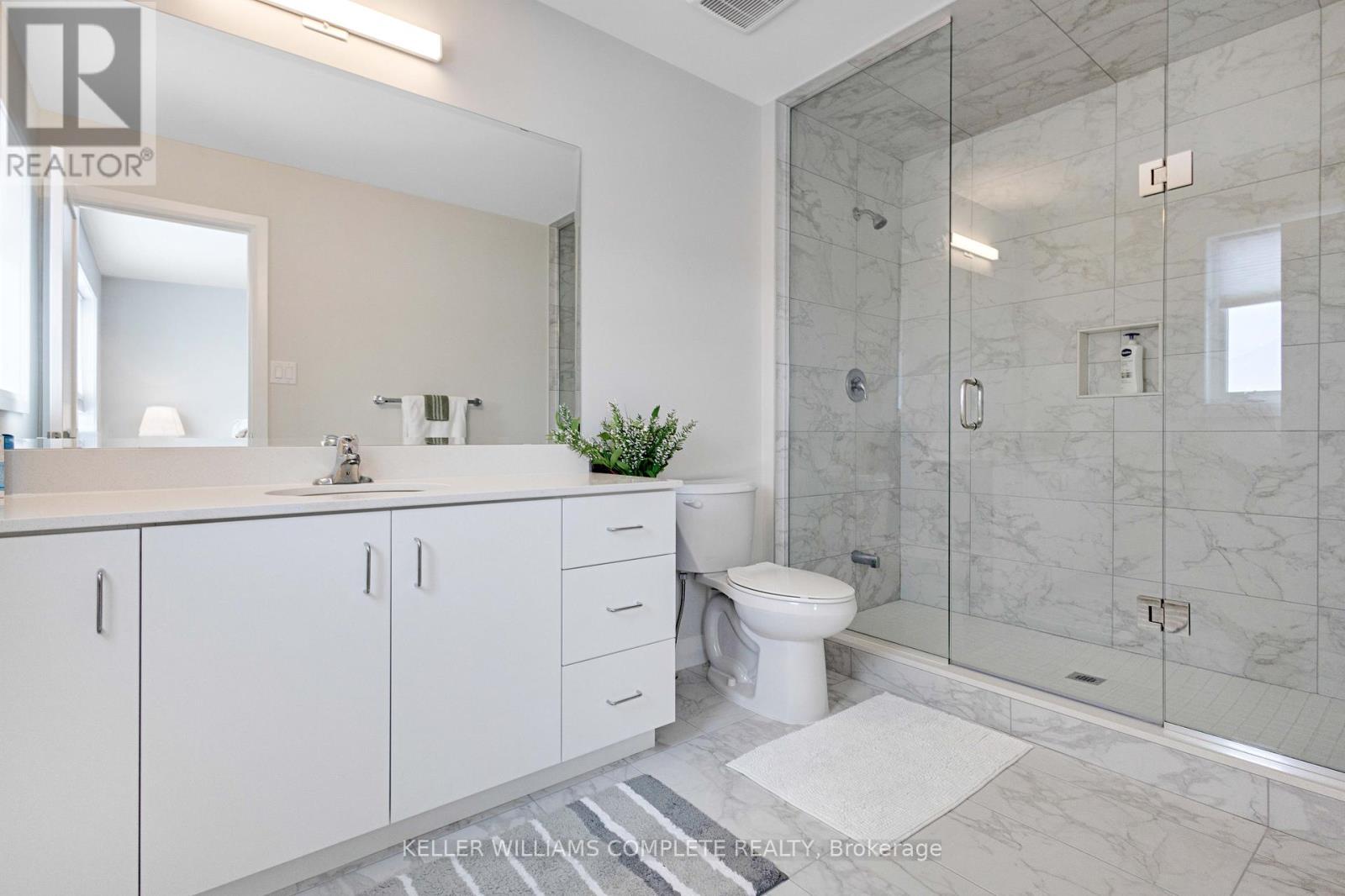 5 Cherry Blossom Heights, Hamilton, ON - Indoor Photo Showing Bathroom