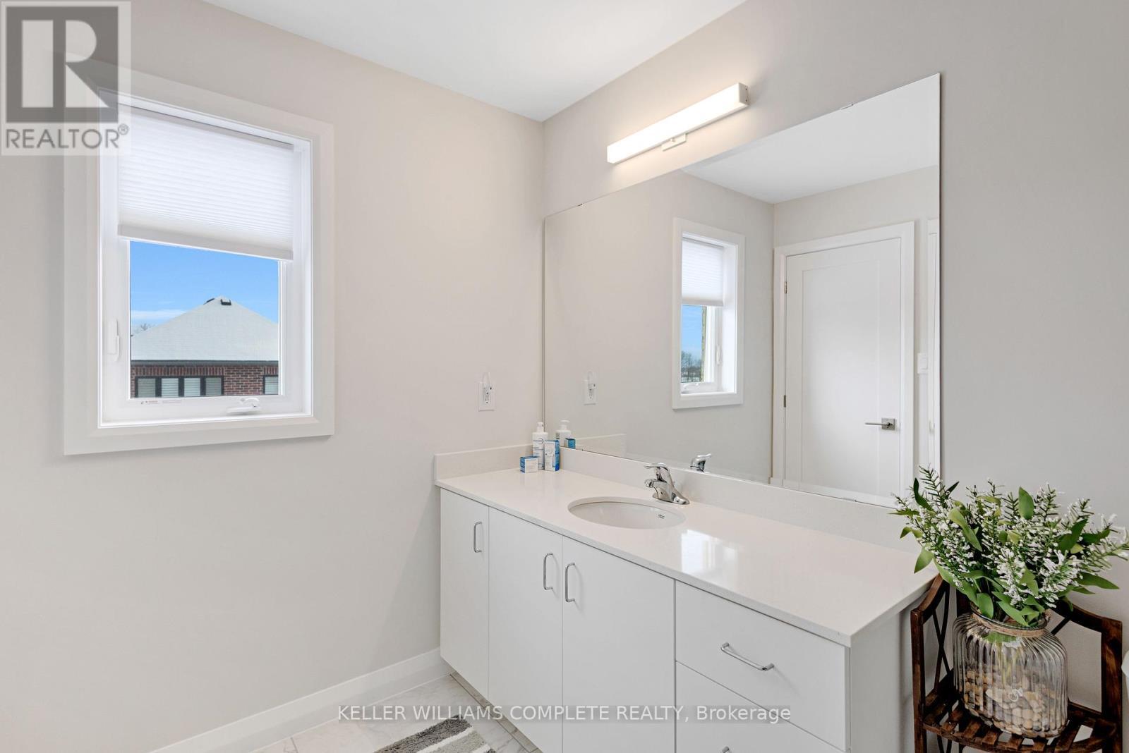5 Cherry Blossom Heights, Hamilton, ON - Indoor Photo Showing Bathroom