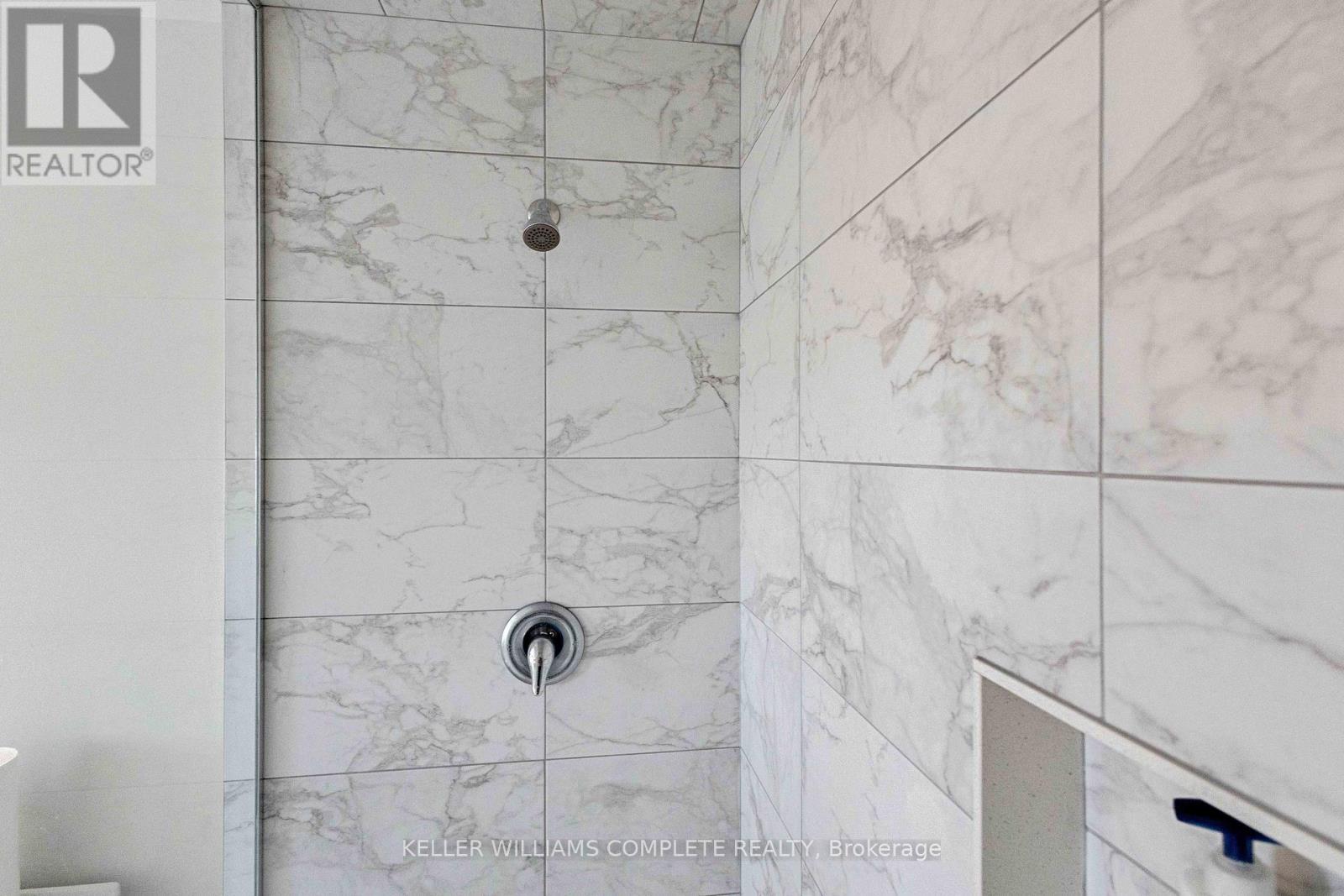 5 Cherry Blossom Heights, Hamilton, ON - Indoor Photo Showing Bathroom