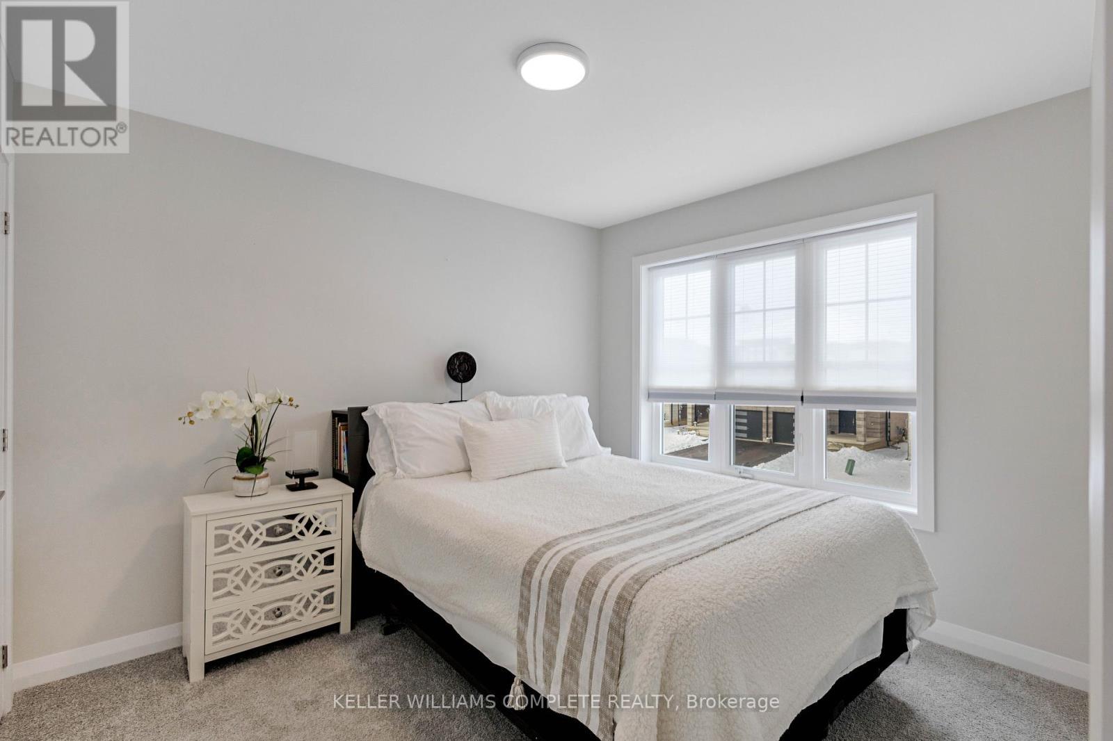5 Cherry Blossom Heights, Hamilton, ON - Indoor Photo Showing Bedroom