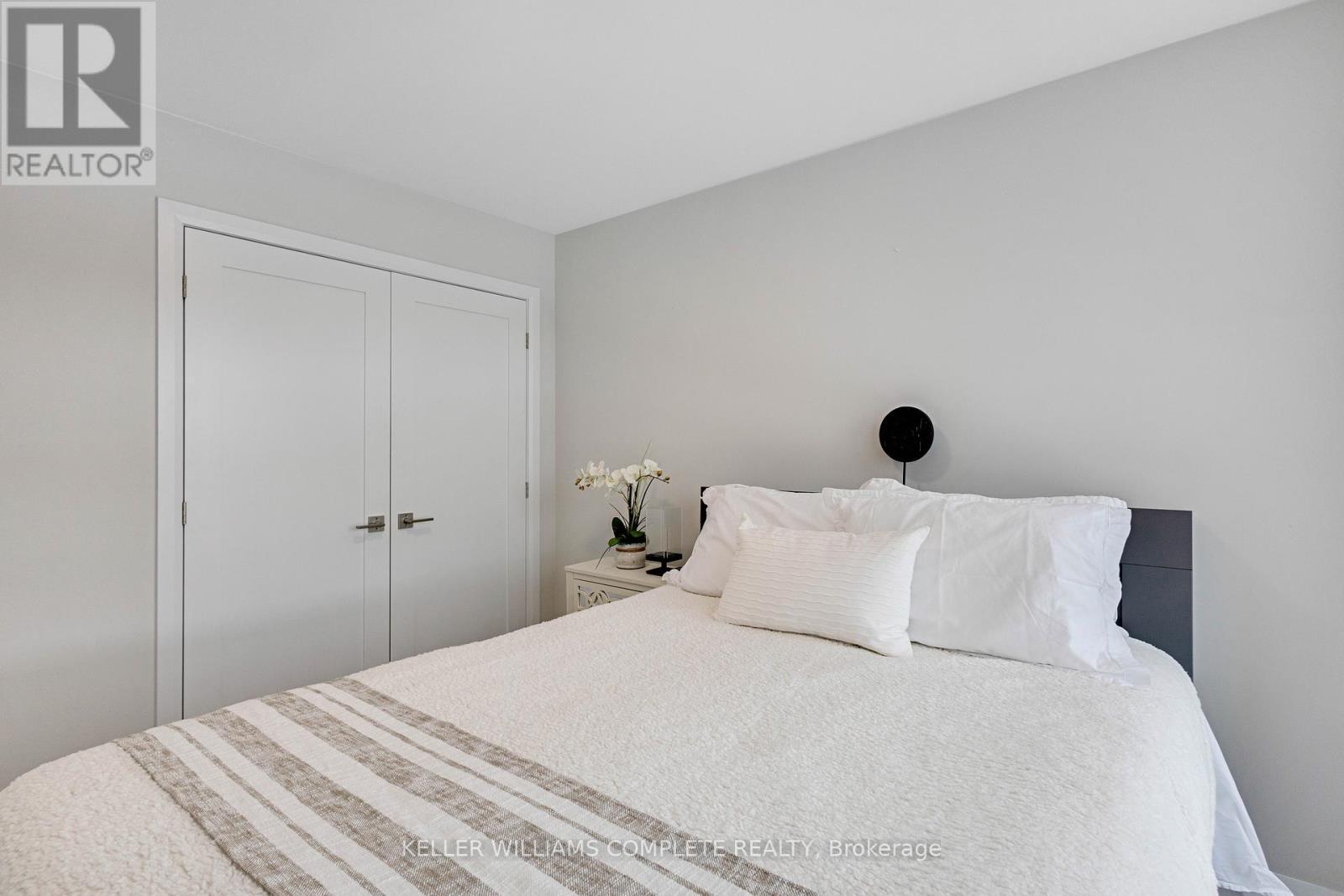 5 Cherry Blossom Heights, Hamilton, ON - Indoor Photo Showing Bedroom