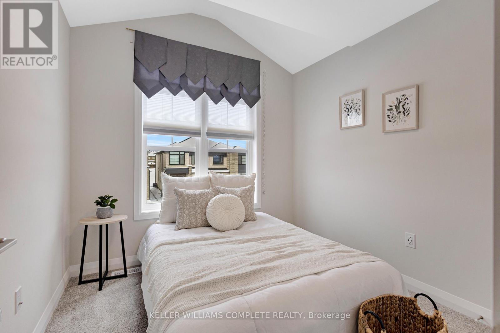 5 Cherry Blossom Heights, Hamilton, ON - Indoor Photo Showing Bedroom