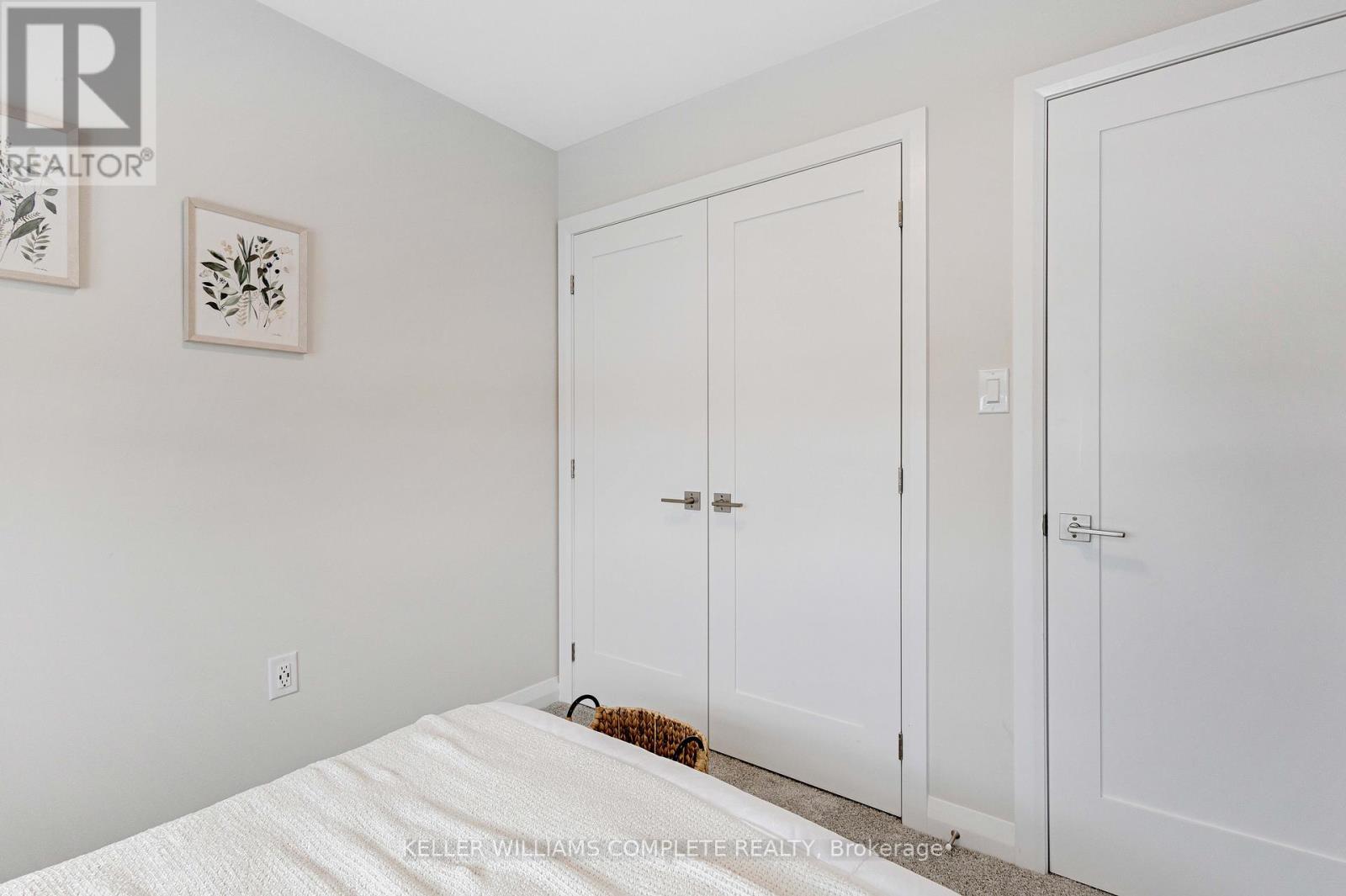 5 Cherry Blossom Heights, Hamilton, ON - Indoor Photo Showing Bedroom