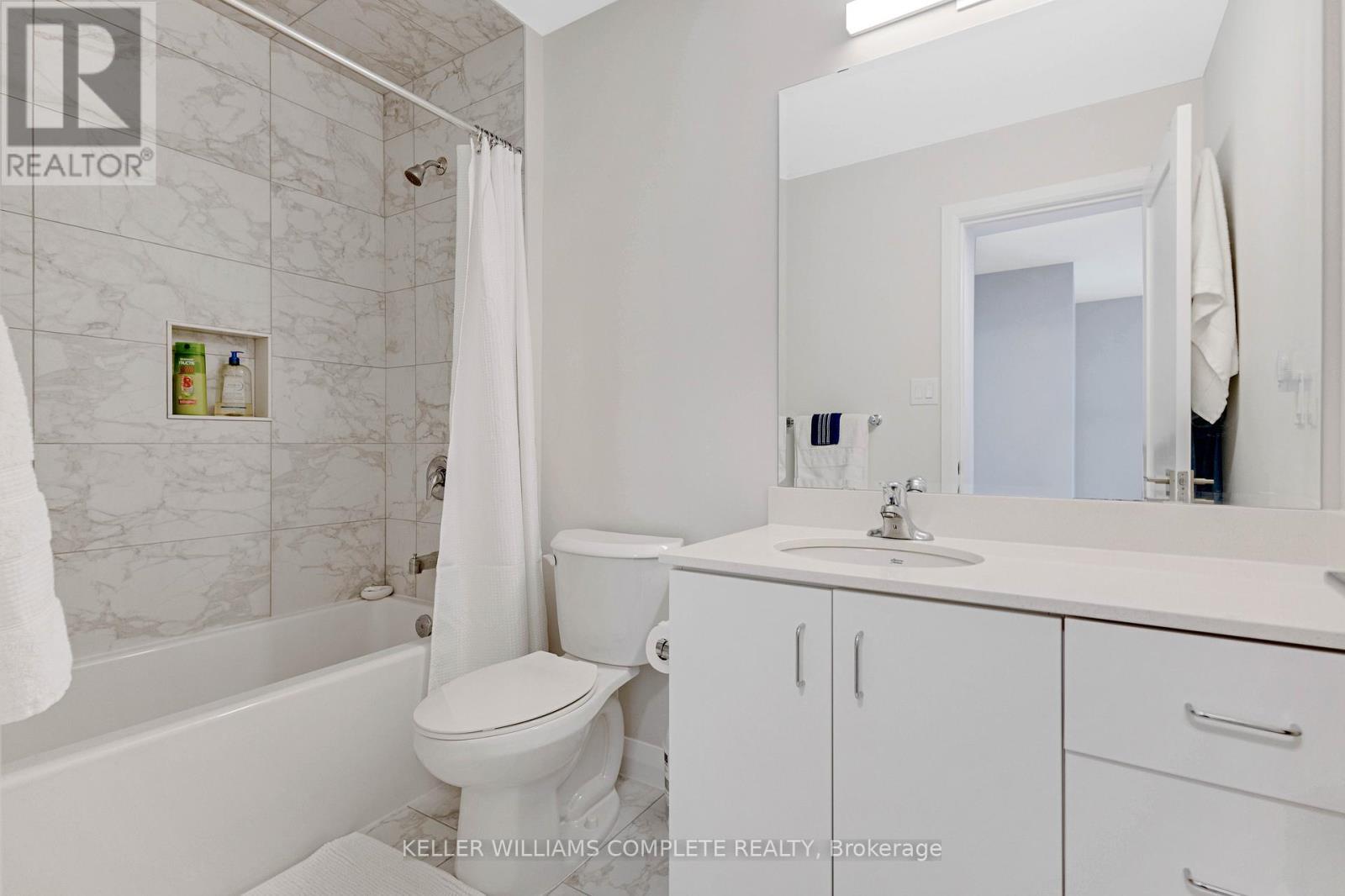 5 Cherry Blossom Heights, Hamilton, ON - Indoor Photo Showing Bathroom