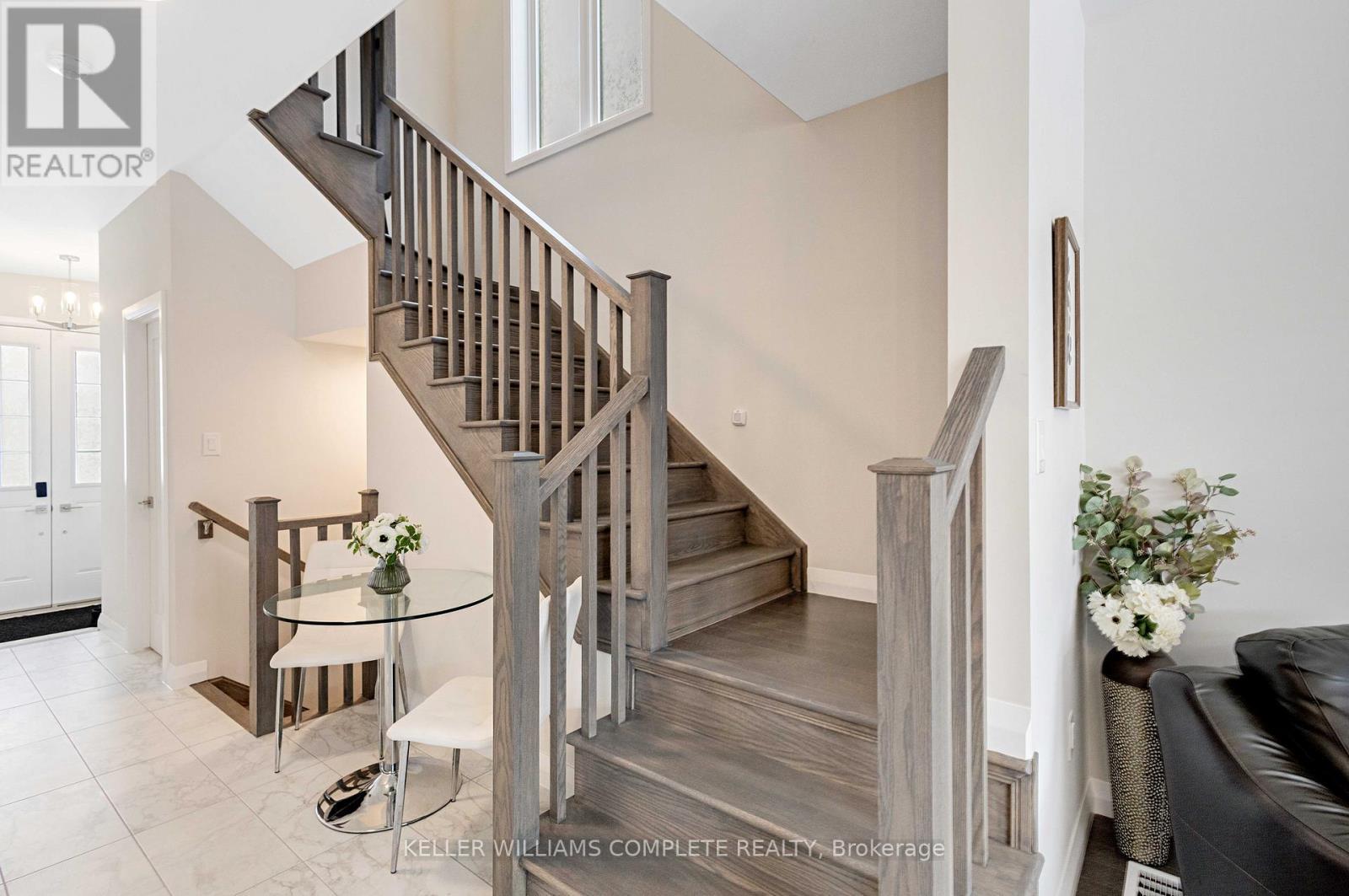 5 Cherry Blossom Heights, Hamilton, ON - Indoor Photo Showing Other Room