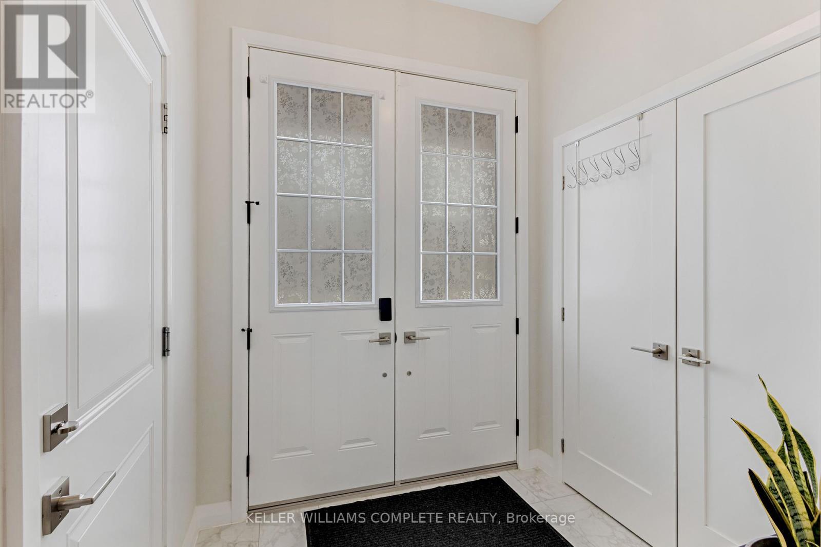 5 Cherry Blossom Heights, Hamilton, ON - Indoor Photo Showing Other Room