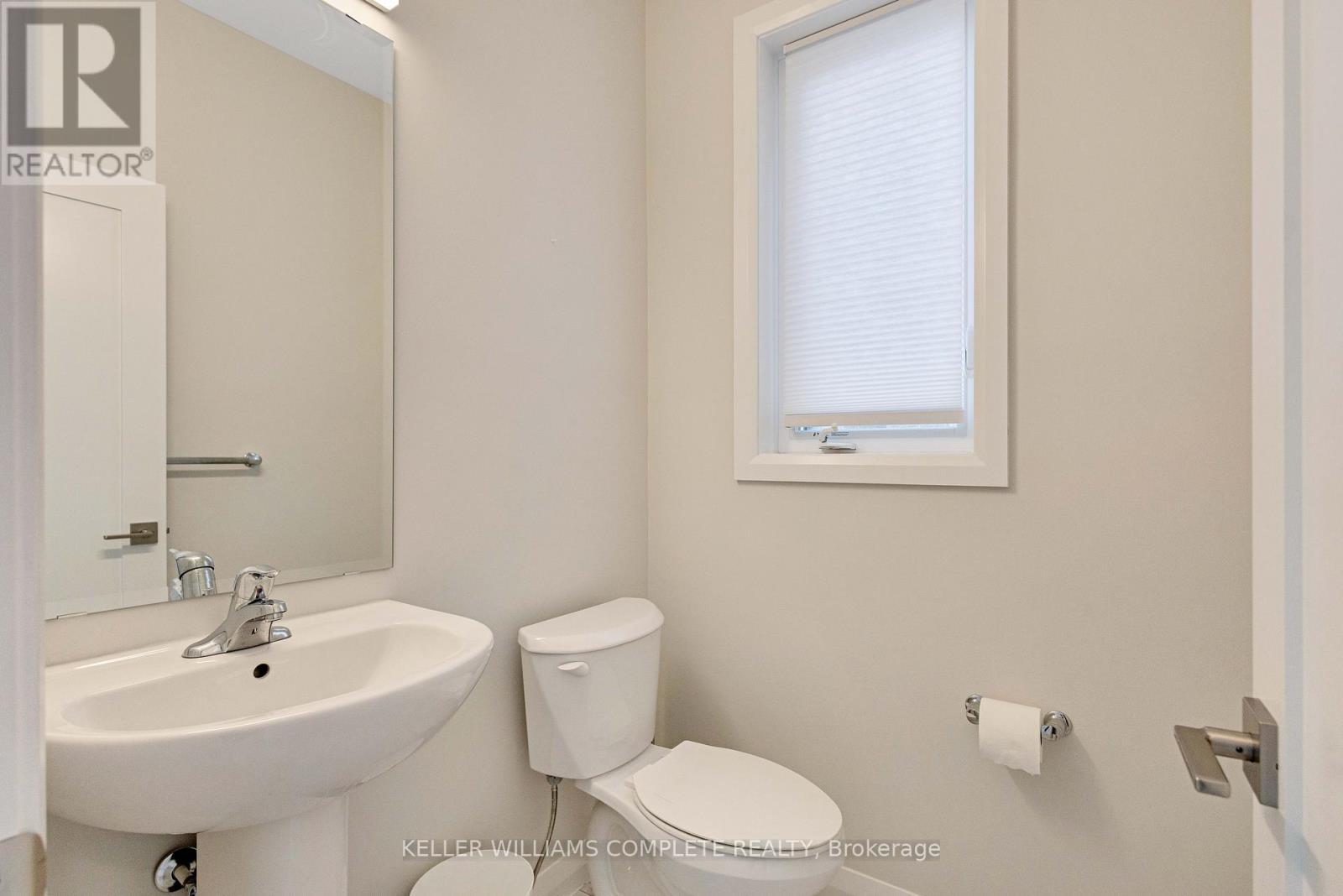 5 Cherry Blossom Heights, Hamilton, ON - Indoor Photo Showing Bathroom