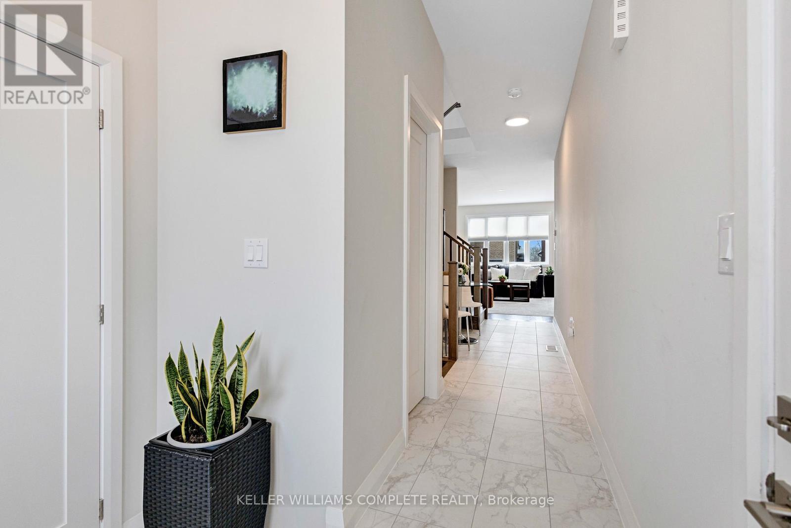 5 Cherry Blossom Heights, Hamilton, ON - Indoor Photo Showing Other Room