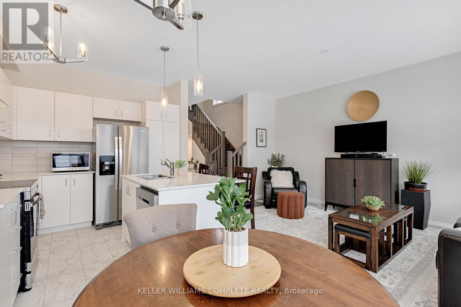 5 Cherry Blossom Heights, Hamilton, ON - Indoor