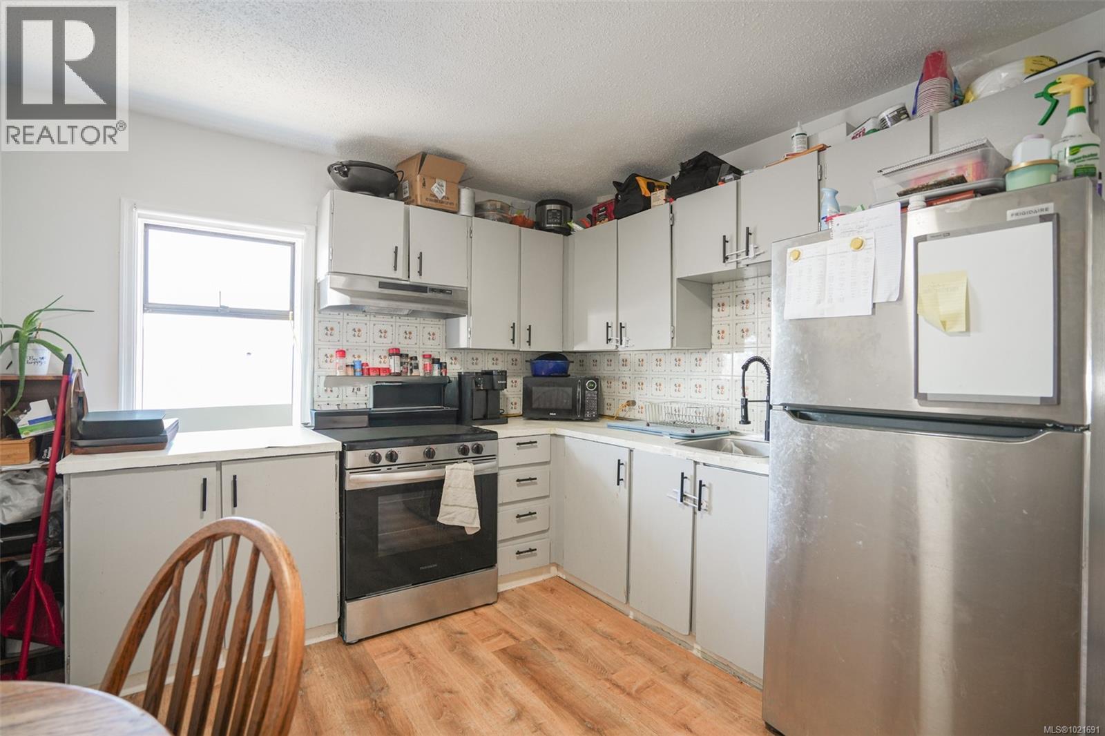 2758 Anderson Ave, Port Alberni, BC - Indoor Photo Showing Kitchen